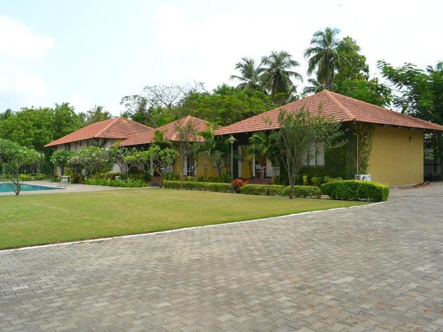 Hotel Riverside Resort And Spa Kumbakonam Buitenkant foto
