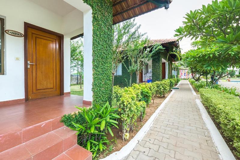 Hotel Riverside Resort And Spa Kumbakonam Buitenkant foto