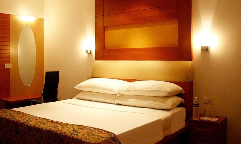 Hotel Riverside Resort And Spa Kumbakonam Buitenkant foto