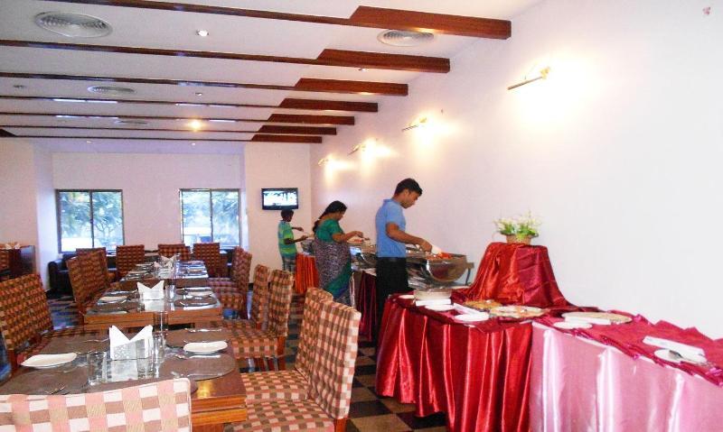 Hotel Riverside Resort And Spa Kumbakonam Buitenkant foto